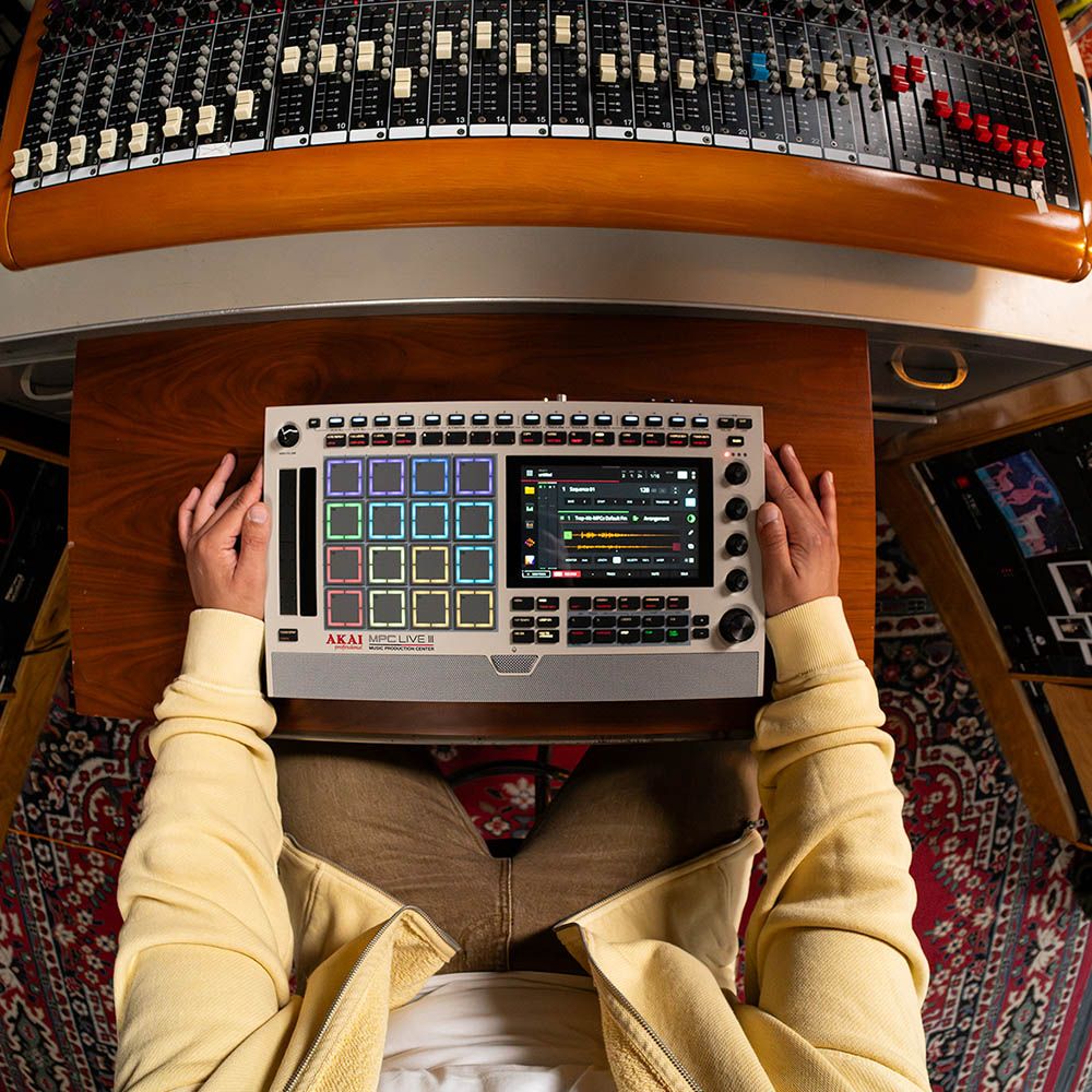 AKAI MPC Live 3 Retro Version Next-Gen Standalone Music Production Centre Battery Powered (PRE-ORDER, Ships in September) - Image 9