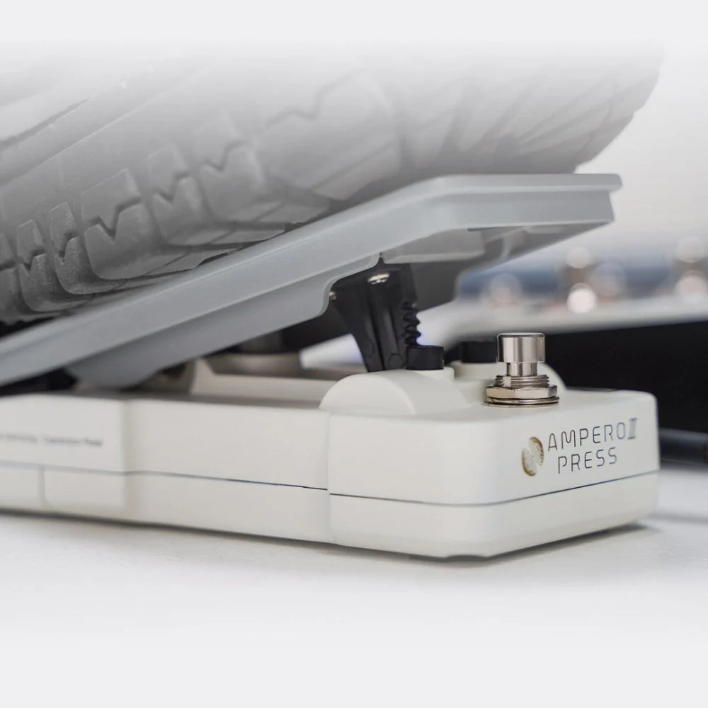 Hotone AMPERO PRESS II Mini Dual Expression Pedal w/ Footswitch - Image 7
