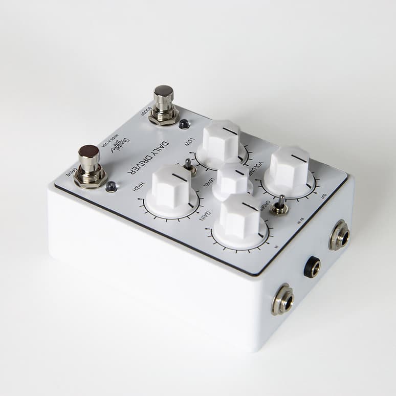 Shnobel Tone DAILY DRIVER BOOST Overdrive & Clean Boost in One White - Image 2