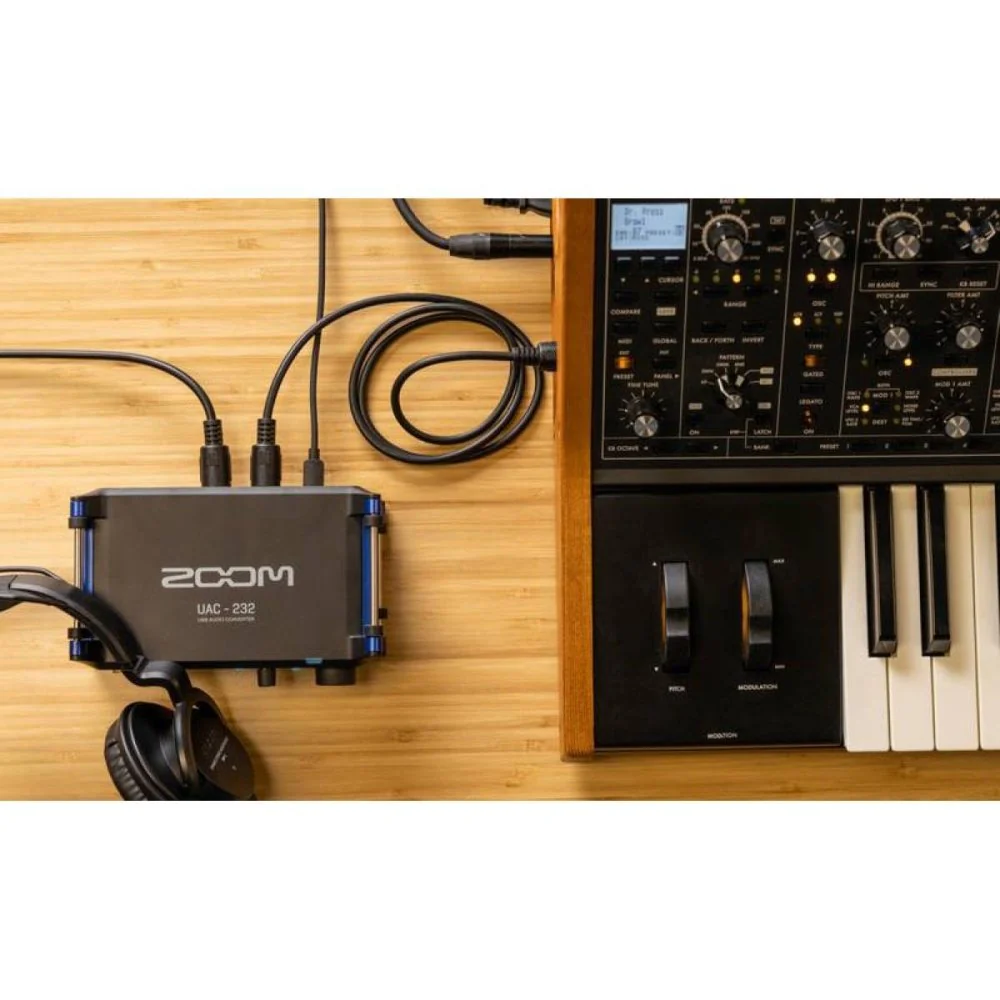 Zoom UAC-232 32-Bit Float USB-C Audio Interface - Image 12